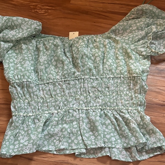 Francesca’s NWT floral top - Picture 7 of 8
